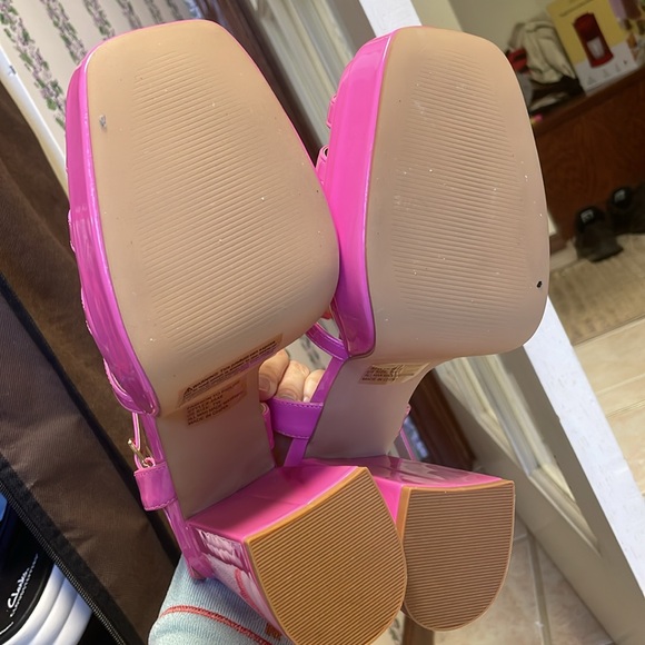 FASHION TO FIGURE NWOT. pink heeled sandals. Size 7W. NEVER WORN! - Picture 5 of 6